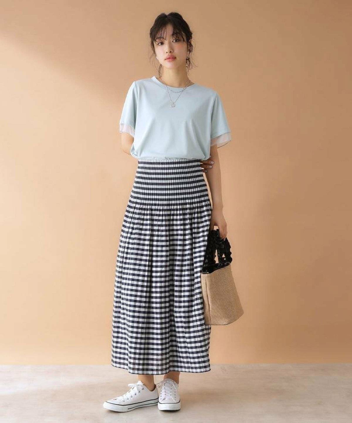 Tシャツを着た女性