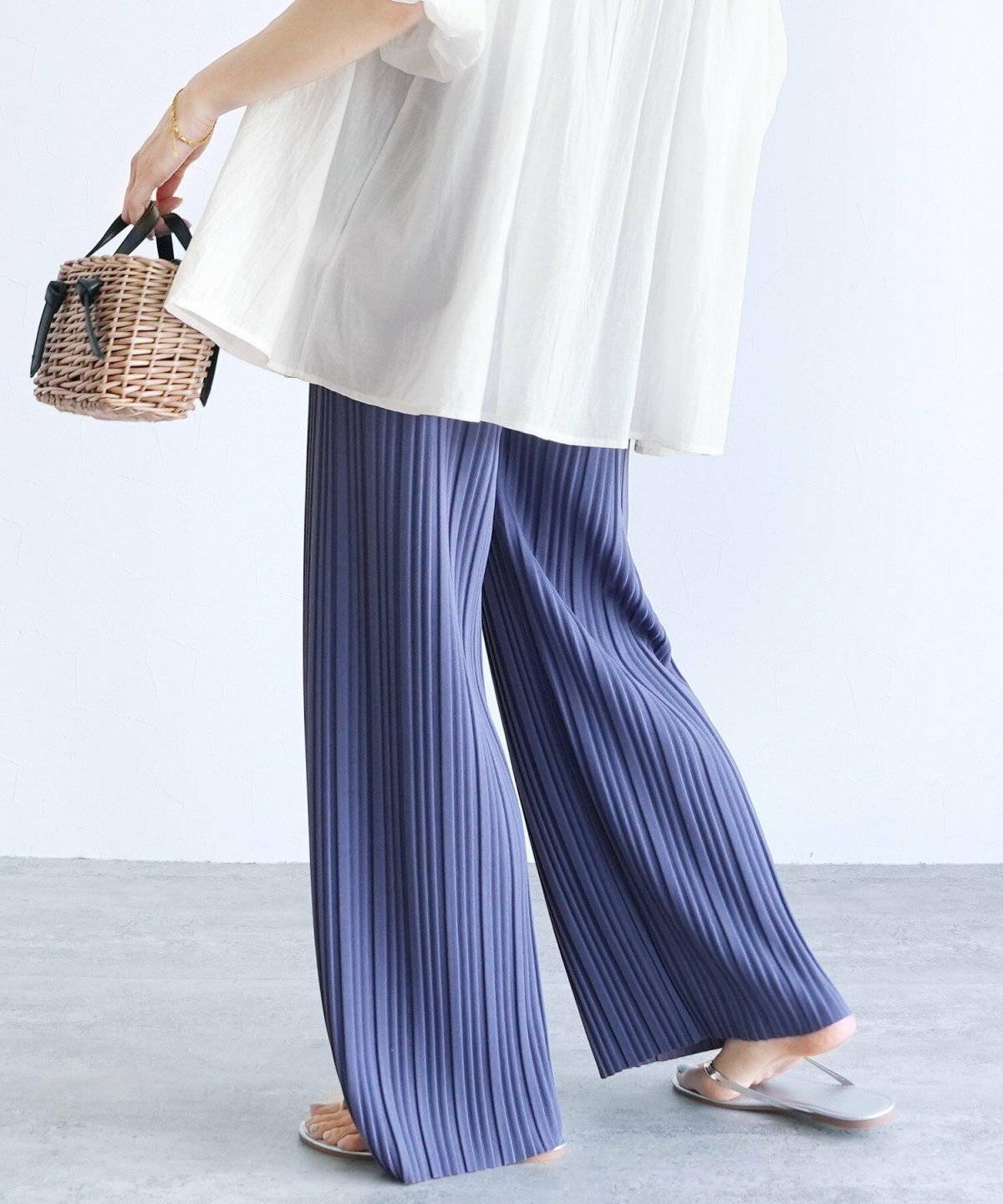 初夏コーデの女性