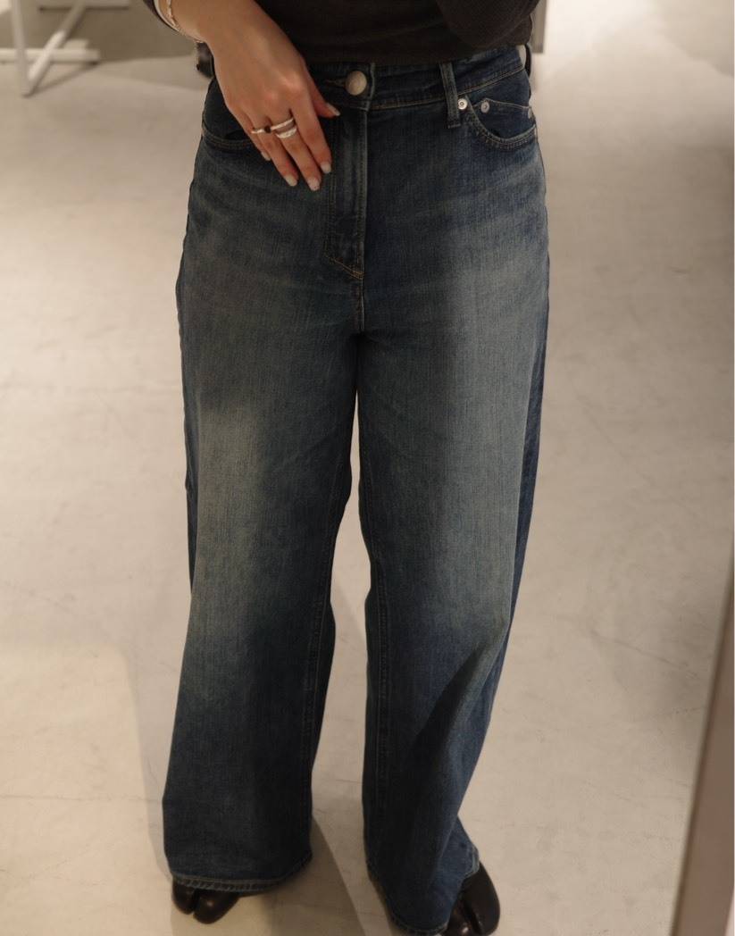 YANUKのストレートデニム