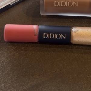 重ねるだけで完成。抜け感グラデが簡単につくれる「DIDION」アイカラー デュオ