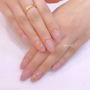 【2026年初春】こなれ感を演出できるやつ。最新モーヴピンクネイル5選