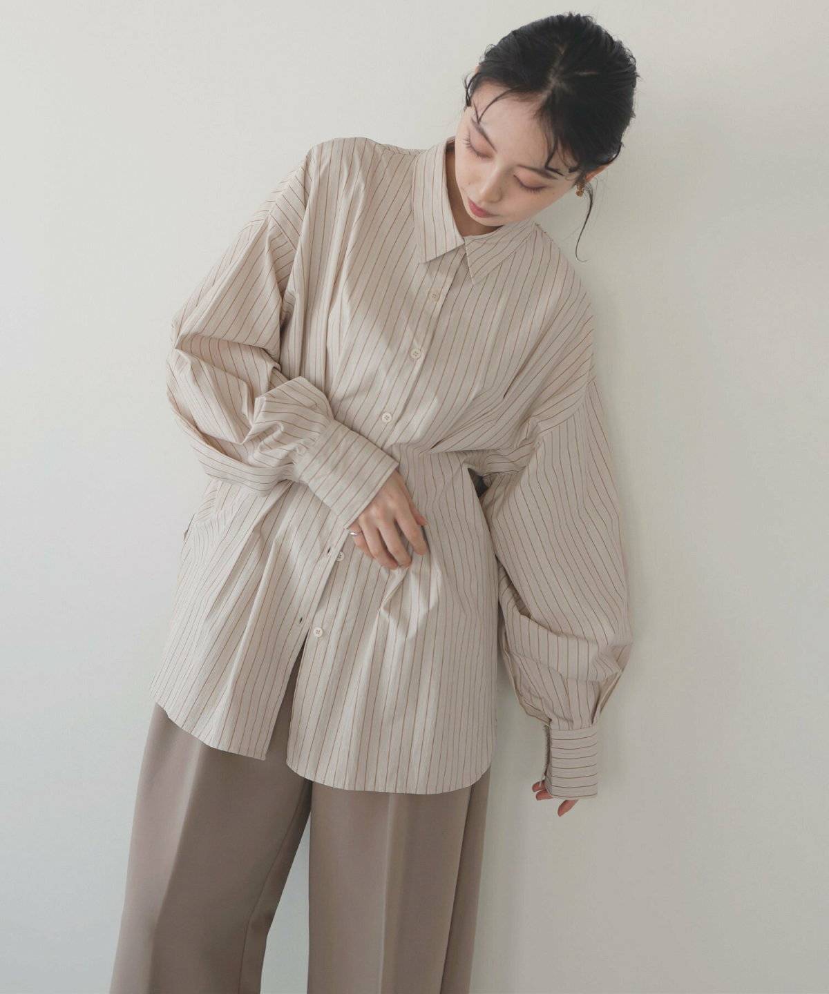 春コーデの女性