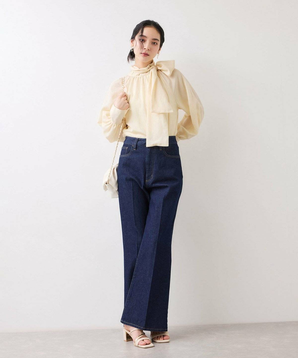 春コーデの女性