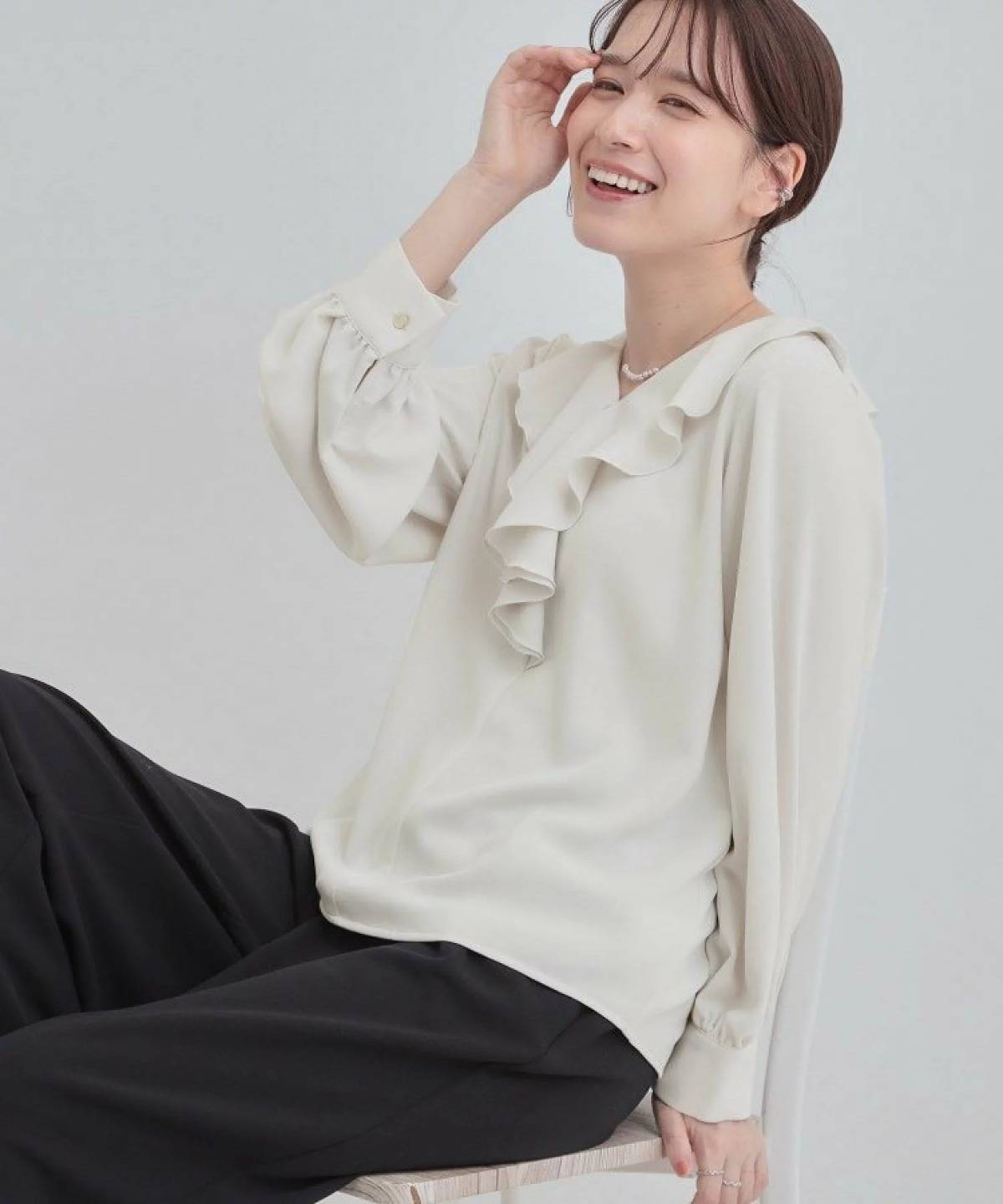 SHOO・LA・RUE お顔周りを華やかに.フリル襟ブラウス