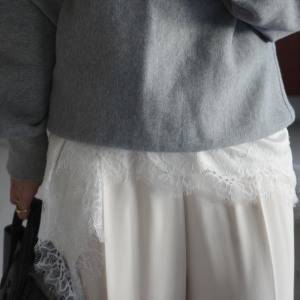 重ねるだけで旬バランスに♡甘すぎない「レースキャミ」でつくる大人カジュアル