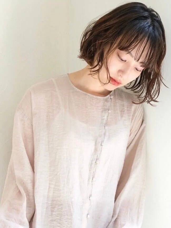 ほつれ感くせ毛風ボブ