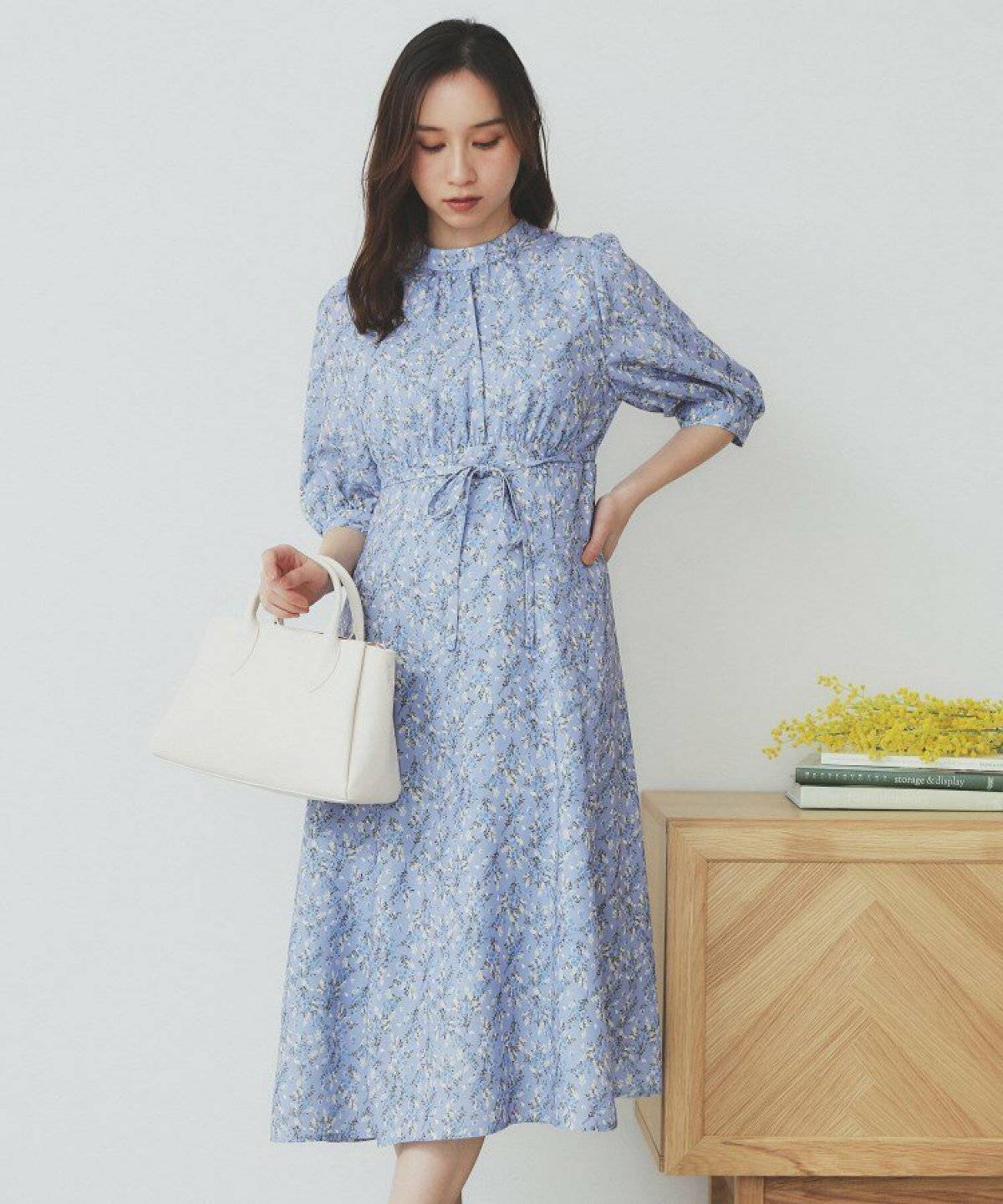 夏コーデの女性