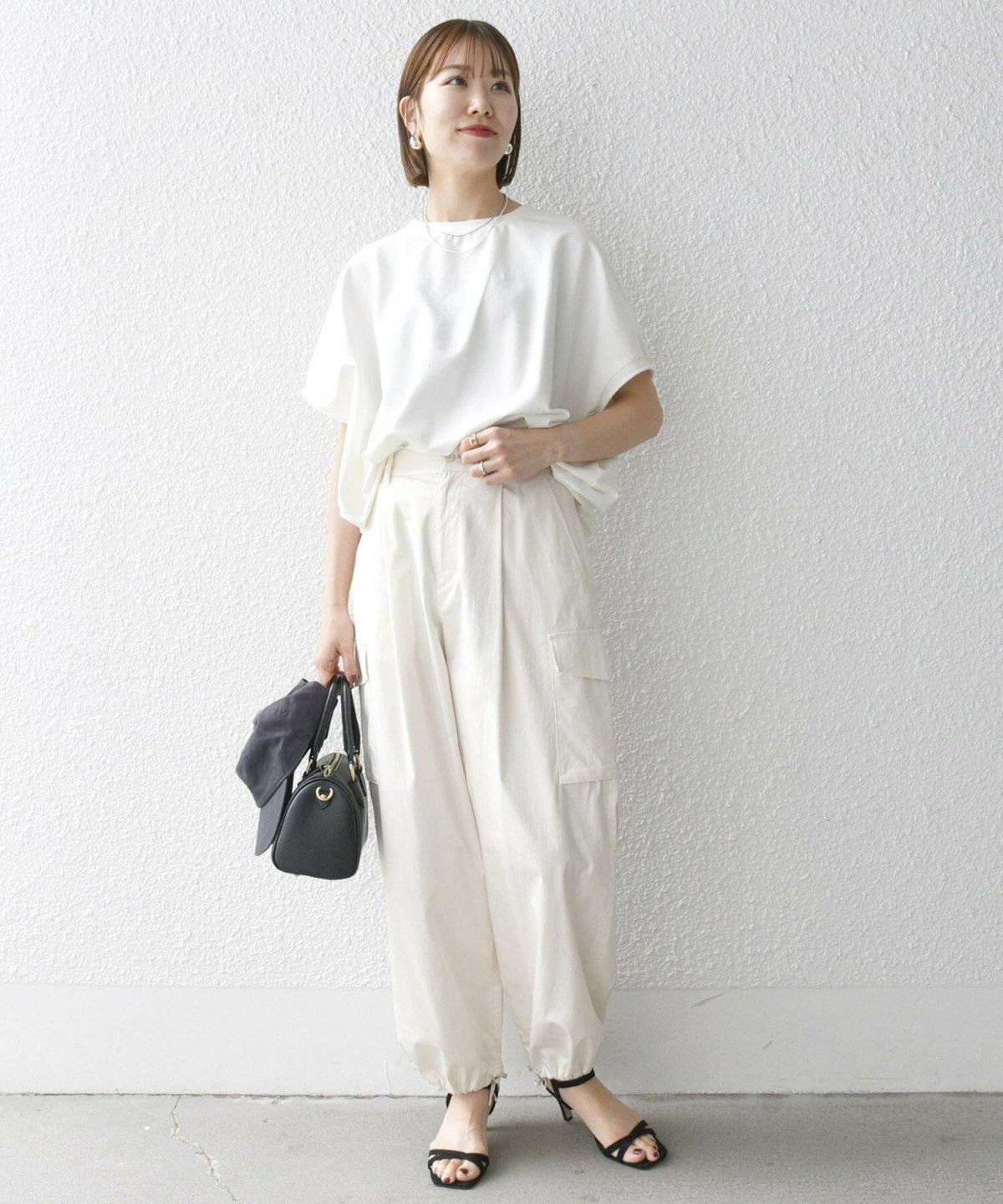 夏コーデの女性