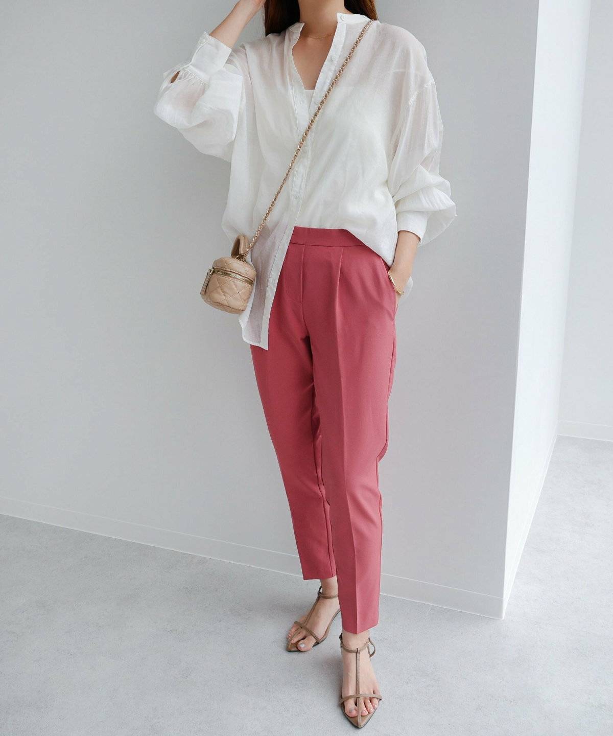 春コーデの女性