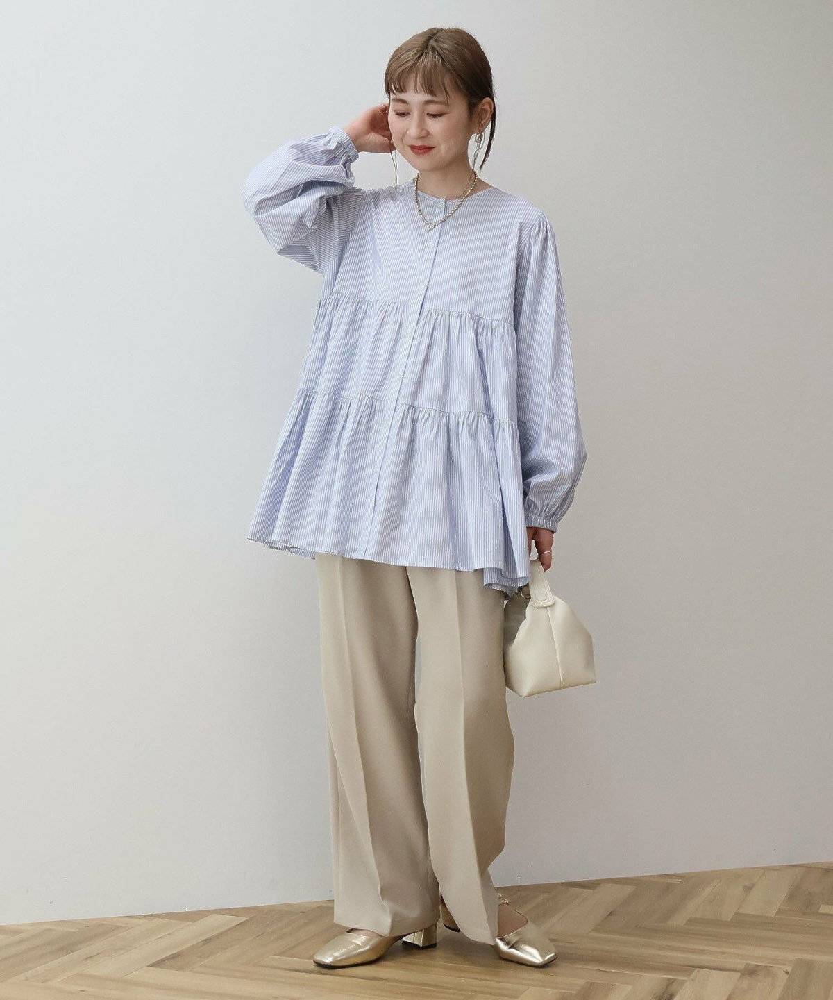 春コーデの女性