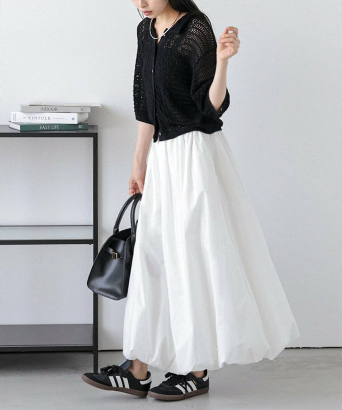 春コーデの女性