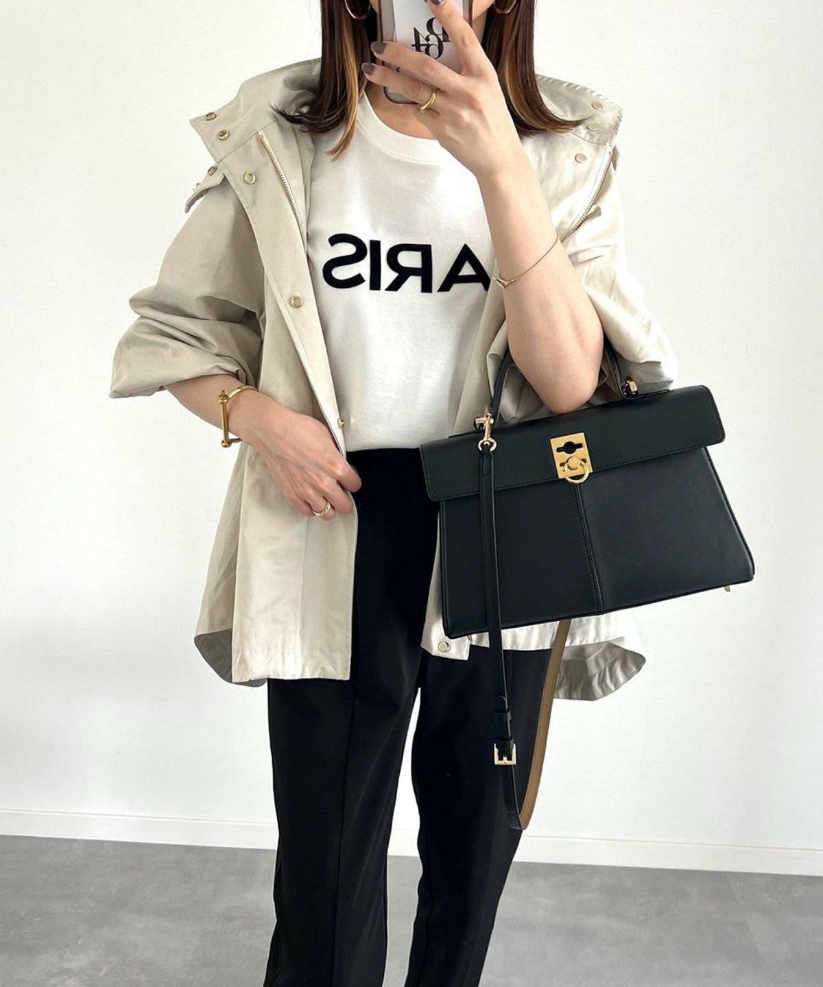 春コーデの女性