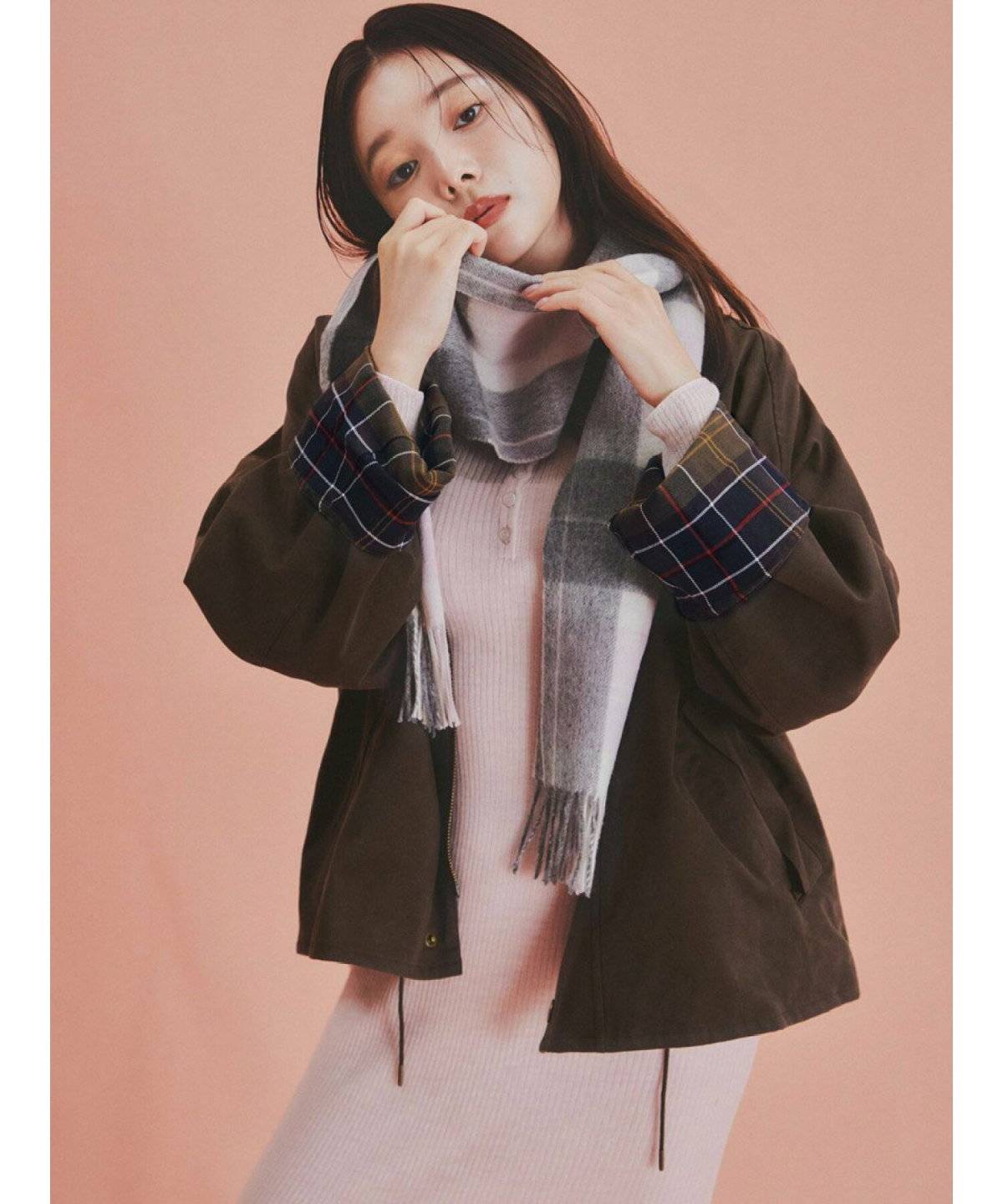 チェック柄ストール×ワンピースのコーデ