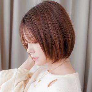  オレンジカラーのストレートボブ 