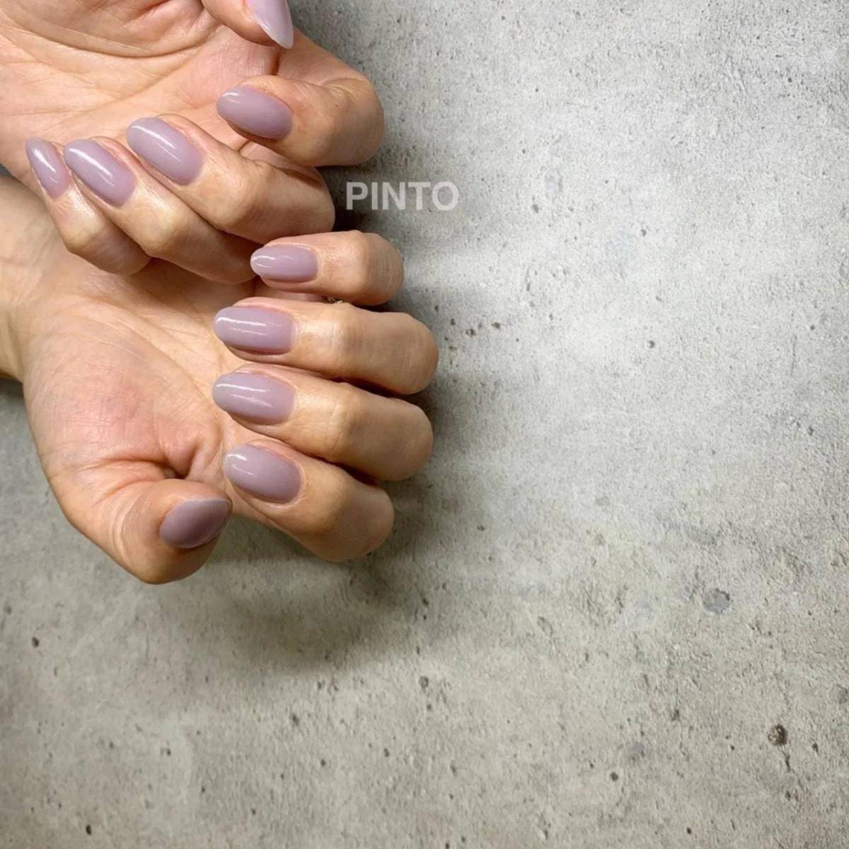 シアーなモーブカラーネイル