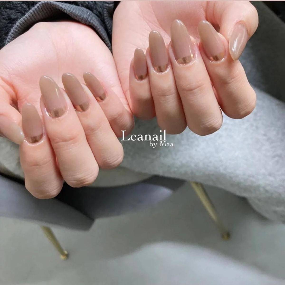 ミラーネイルの逆フレンチ