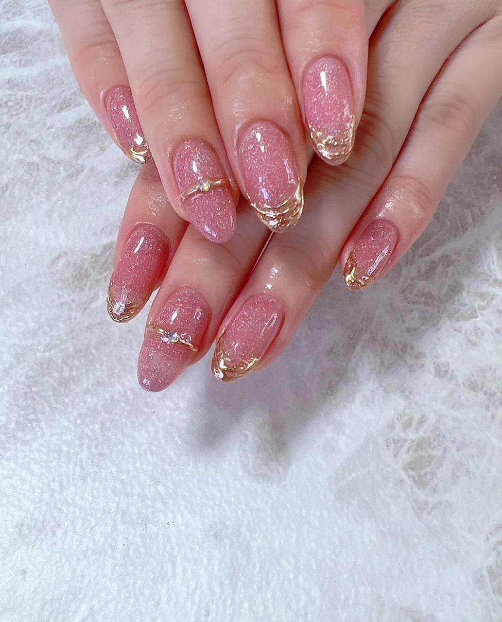 ピンクゴールドのリングネイル