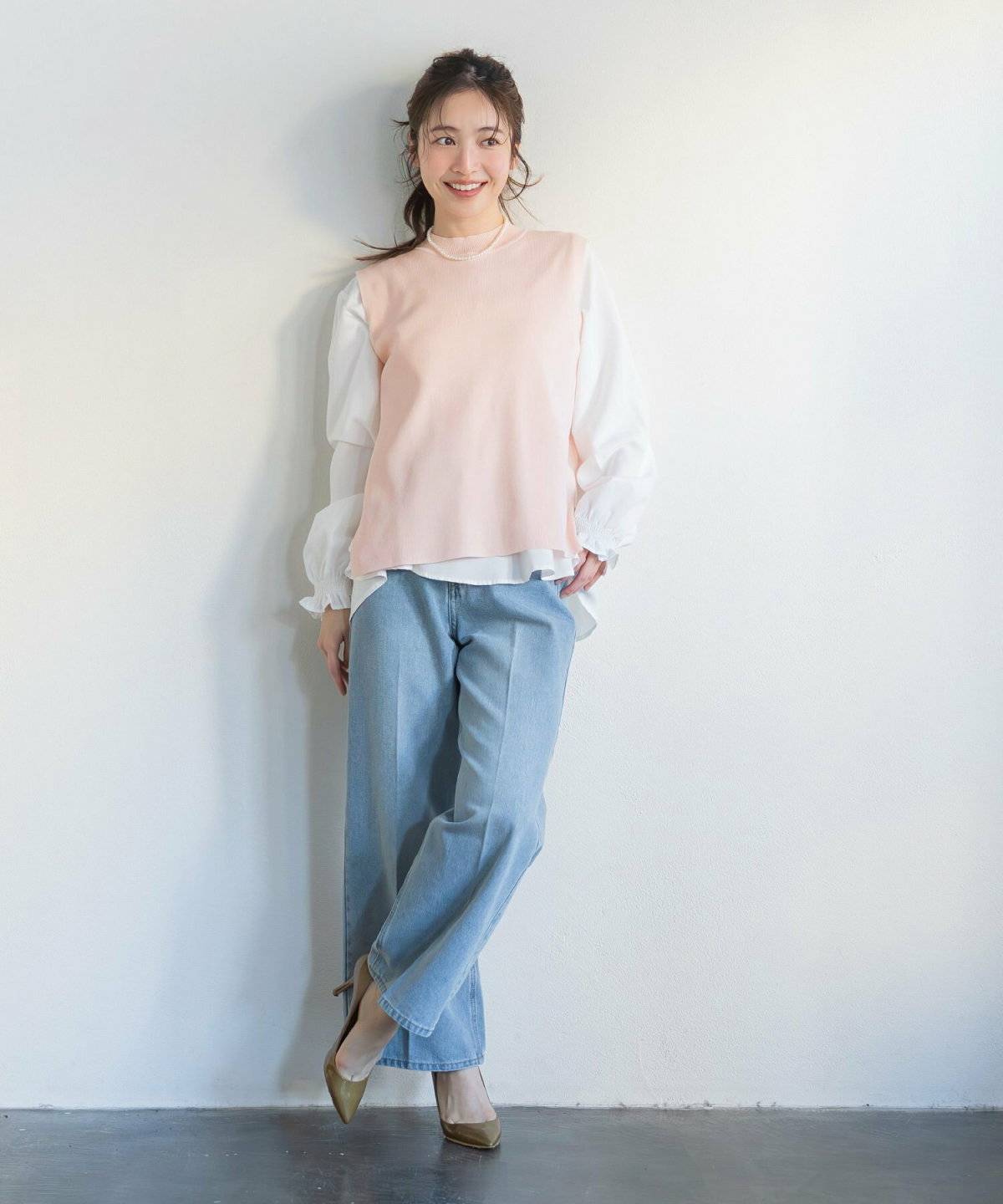 ライトブルーのデニムはパステルカラーで