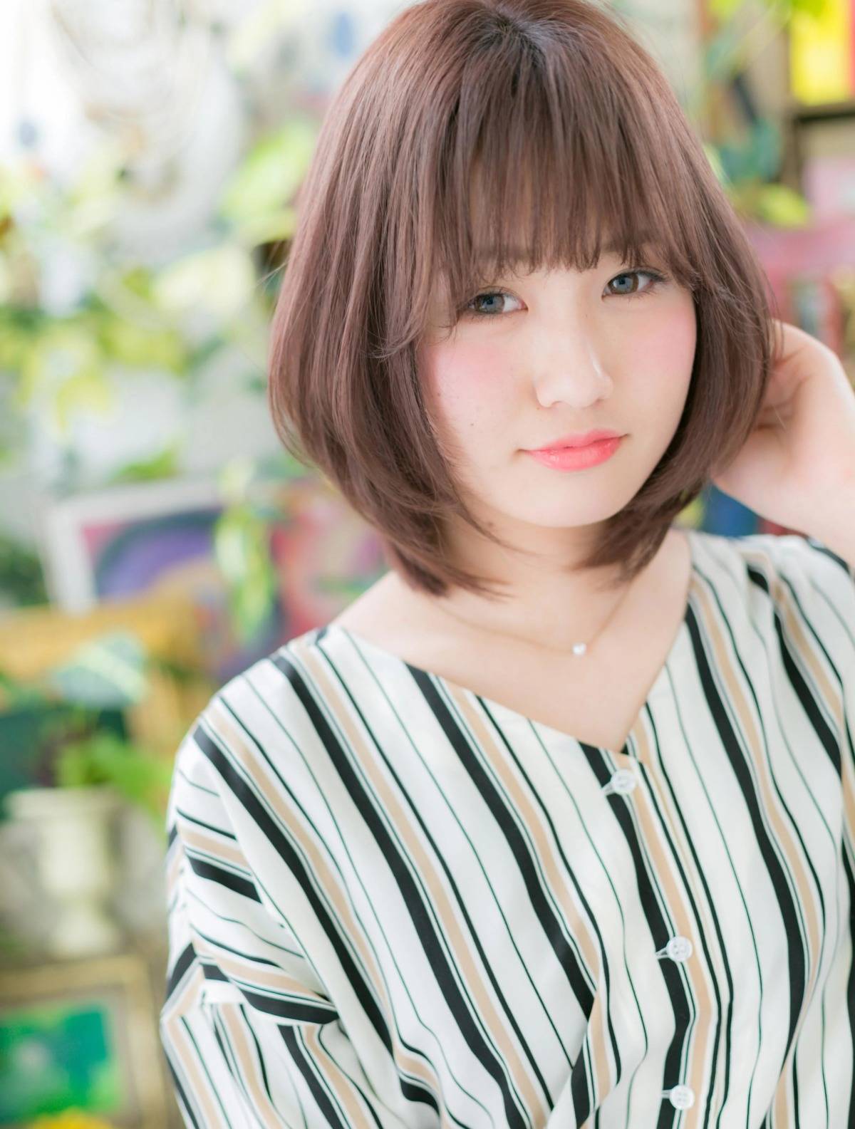 ひし形シルエットのレイヤーボブ