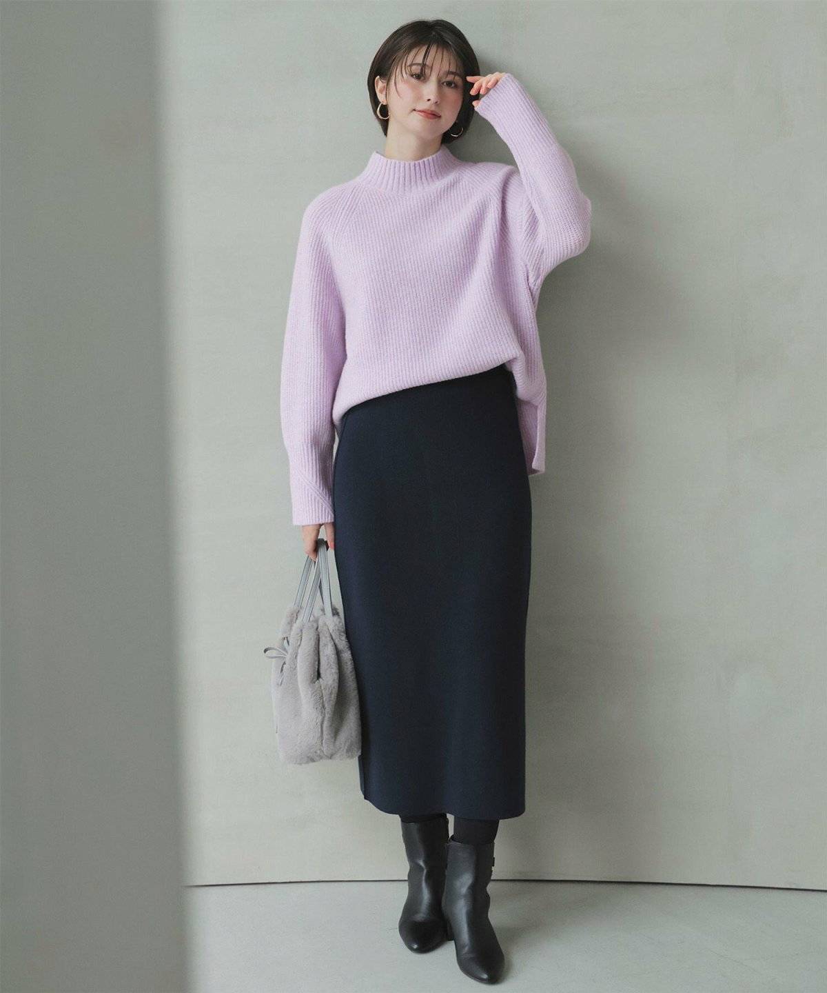 スカートを履いた女性