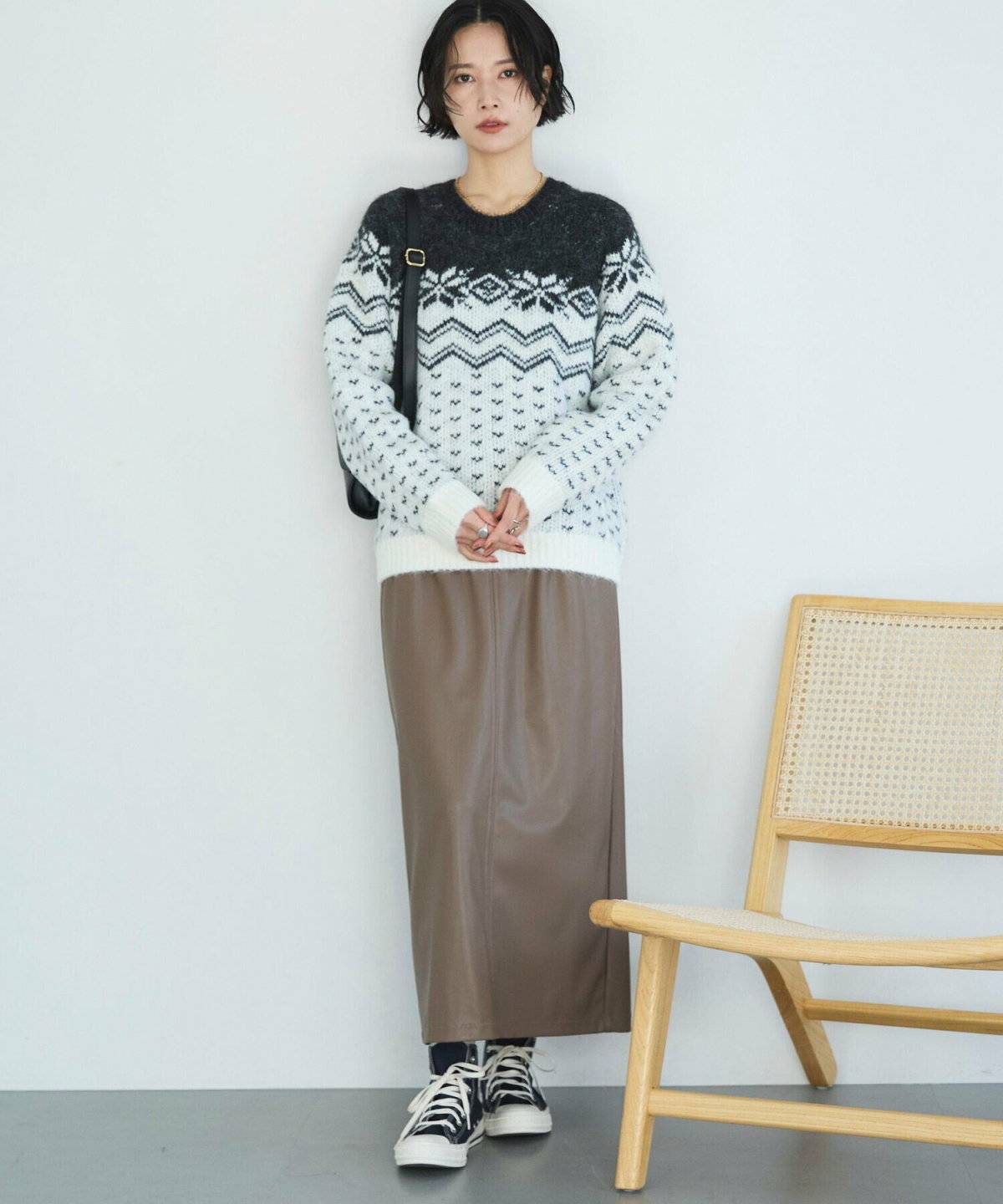 スカートを履いた女性