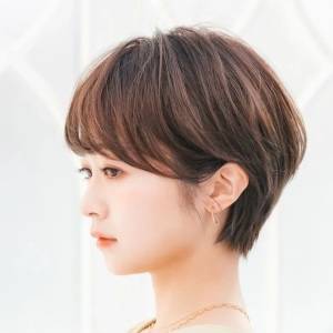  フェミニンなナチュラルショート 