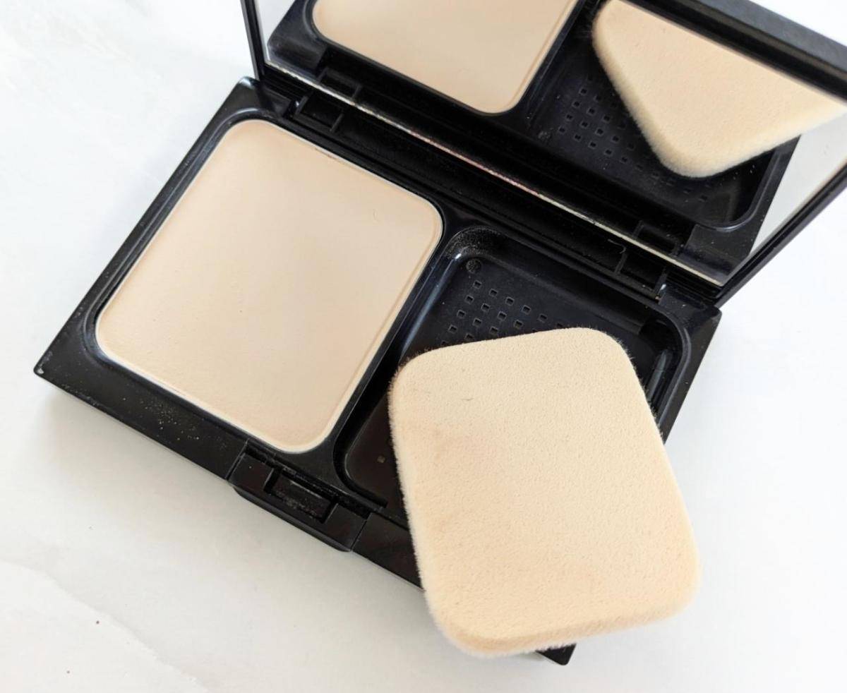 エトヴォスミネラルエアリータッチファンデーション