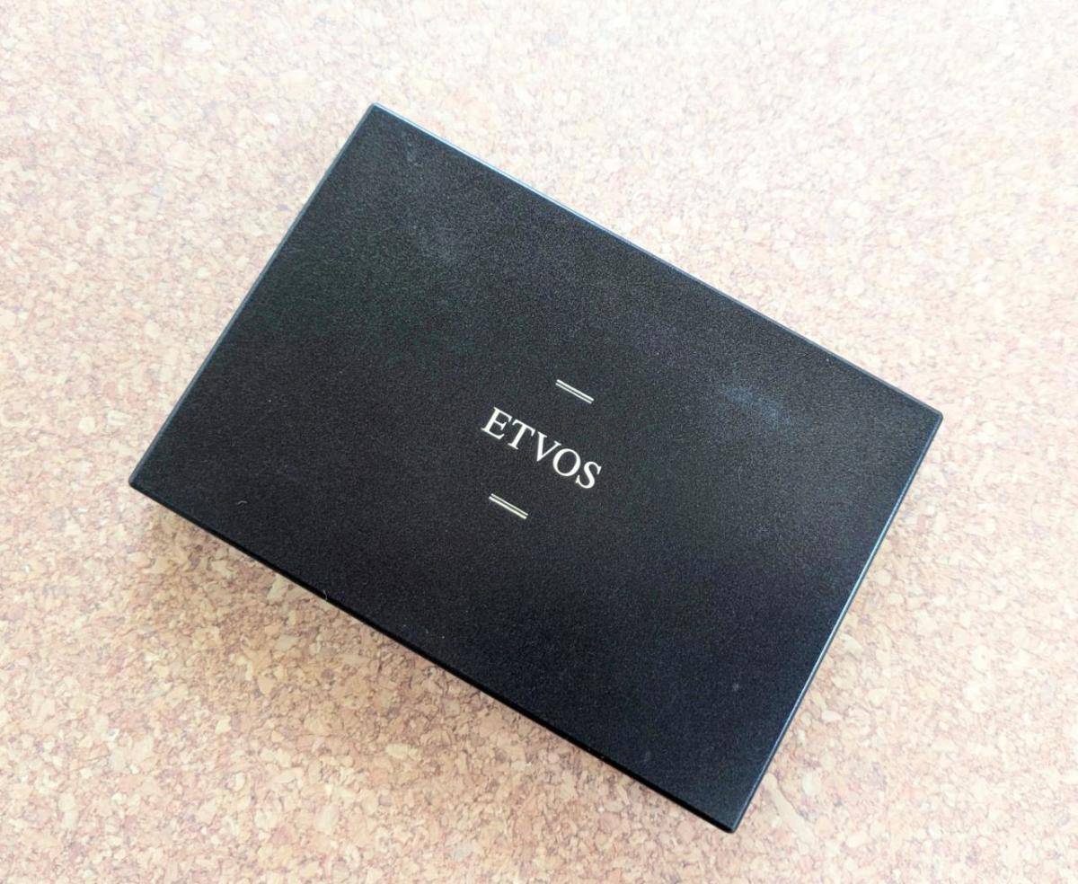 エトヴォスミネラルエアリータッチファンデーション別背景