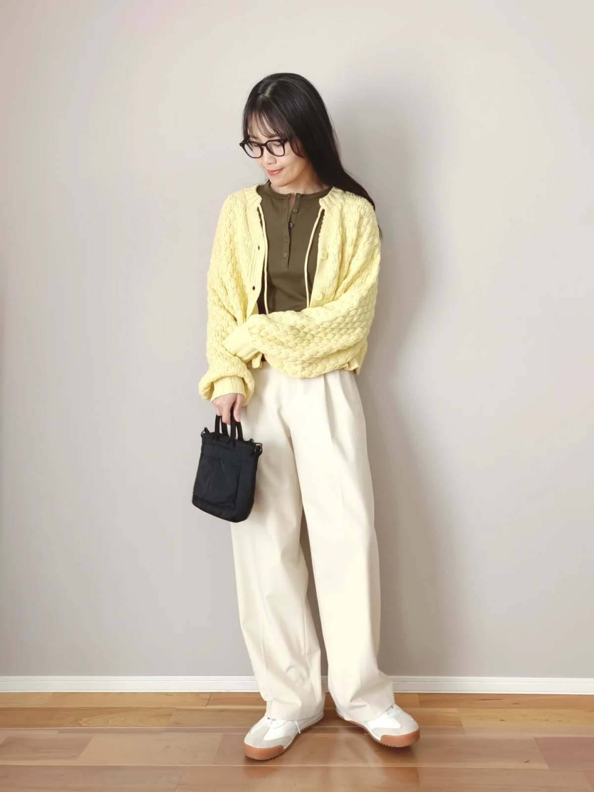 カラーカーディガンをアクセントにする♡