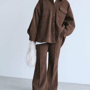 ワイドパンツはもう古い？トレンドのフレアパンツのコーデ4つ