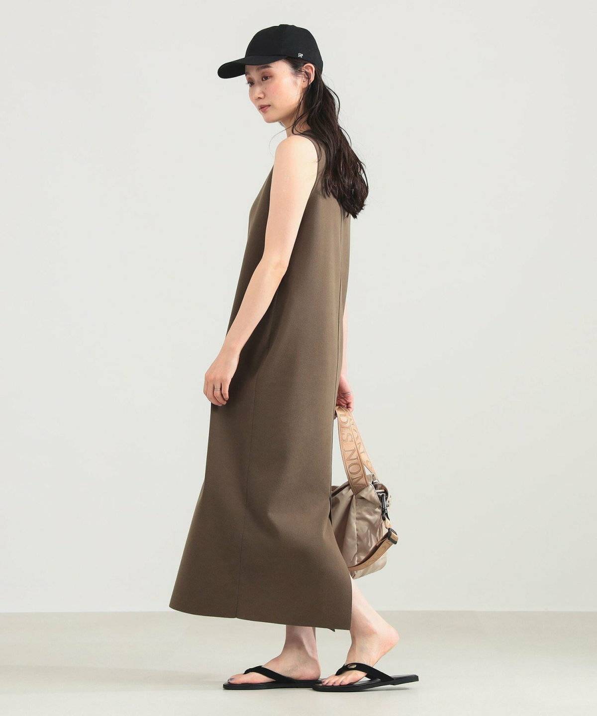 ワンピースを着た女性