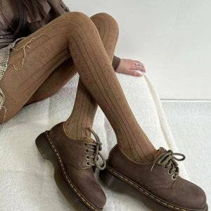 チョコレートやモカが人気！ブラウンのタイツを使った冬コーデ6選