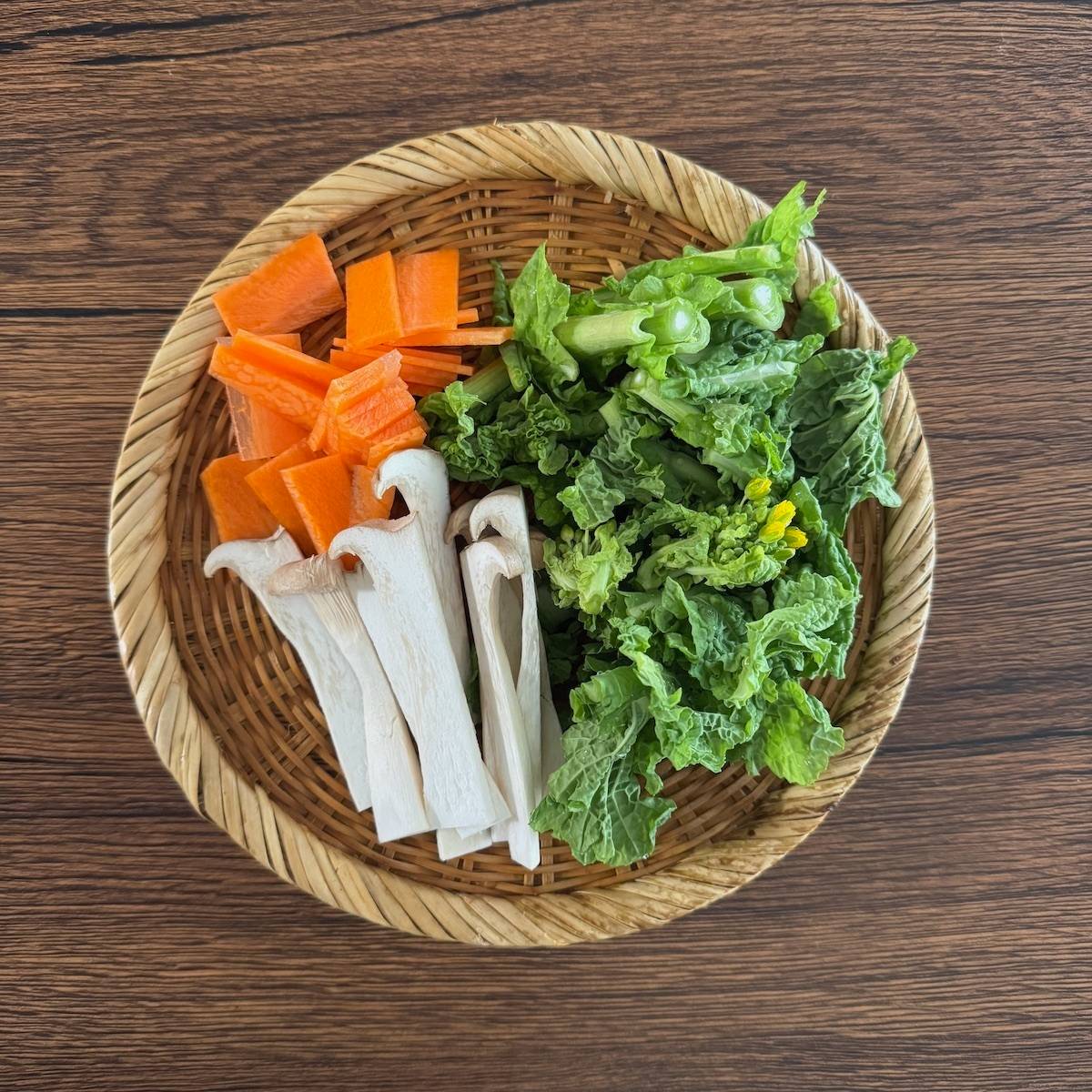 JAグループ公式の「エリンギ・人参・菜の花のバターソテー」のレシピ