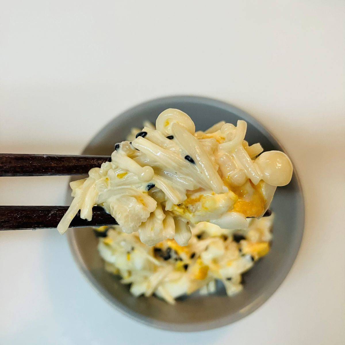 JAグループ公式の「えのき茸といりごま入り卵サラダ」のレシピ