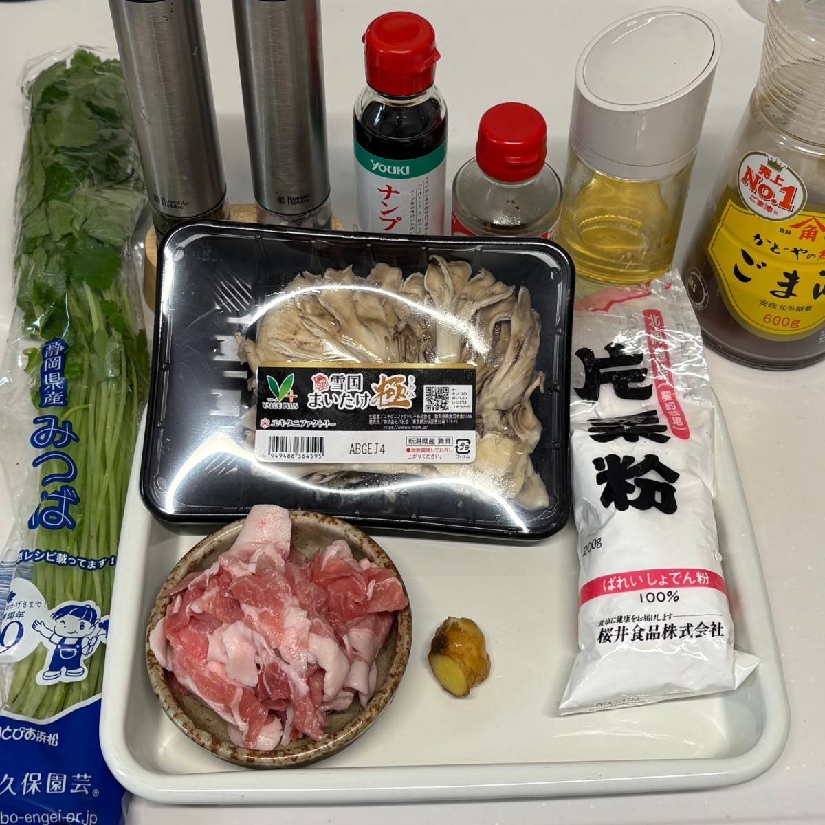 JAグループ公式の「豚肉ときのこのエスニック炒め」のレシピ