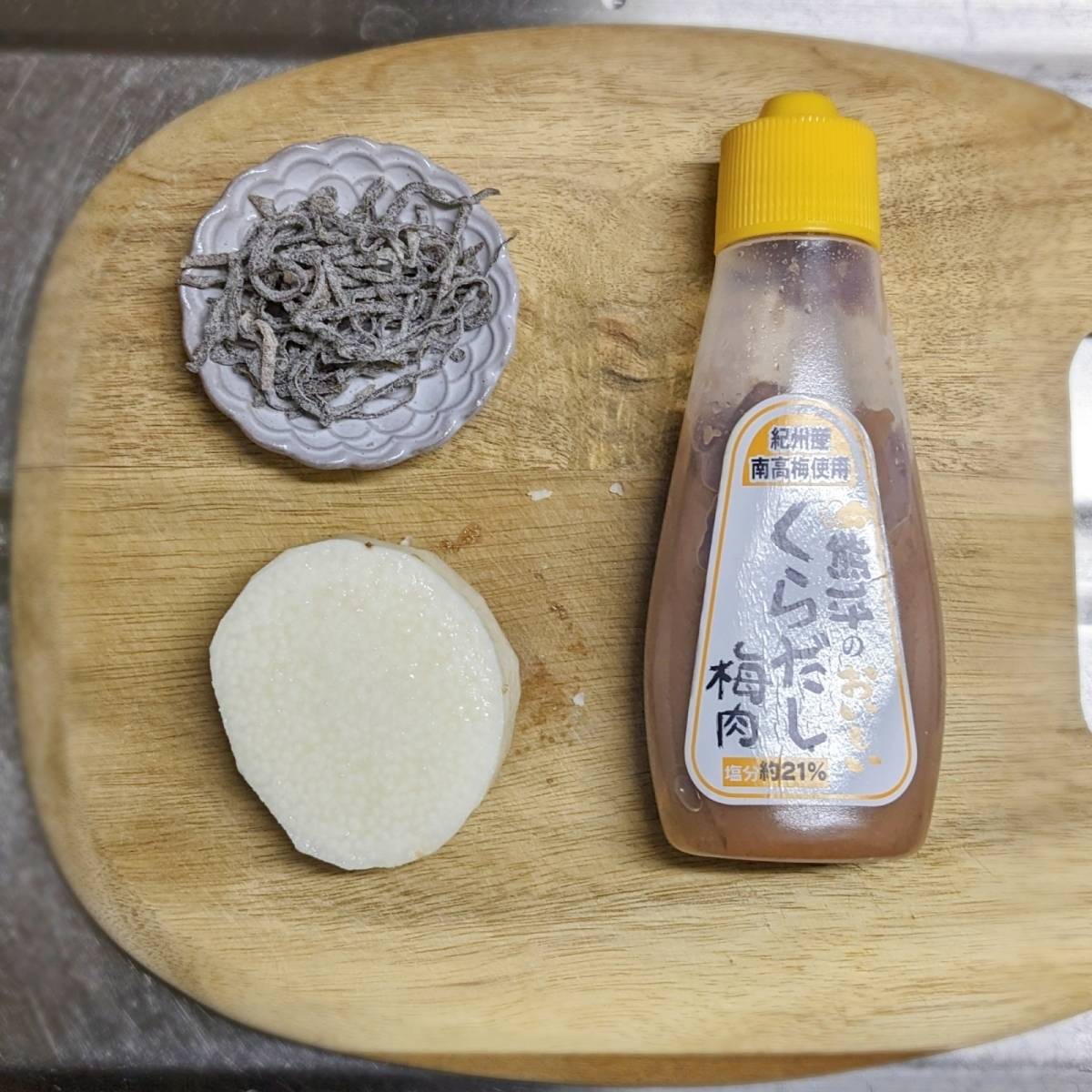 くらこん公式の「長いもの梅肉塩こんぶ和え」のレシピ