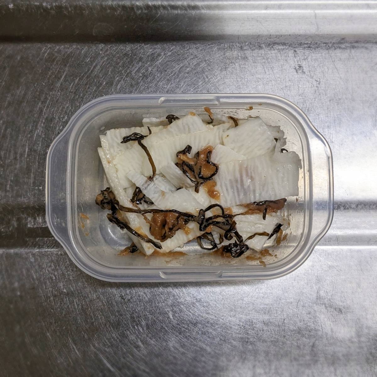 くらこん公式の「長いもの梅肉塩こんぶ和え」のレシピ