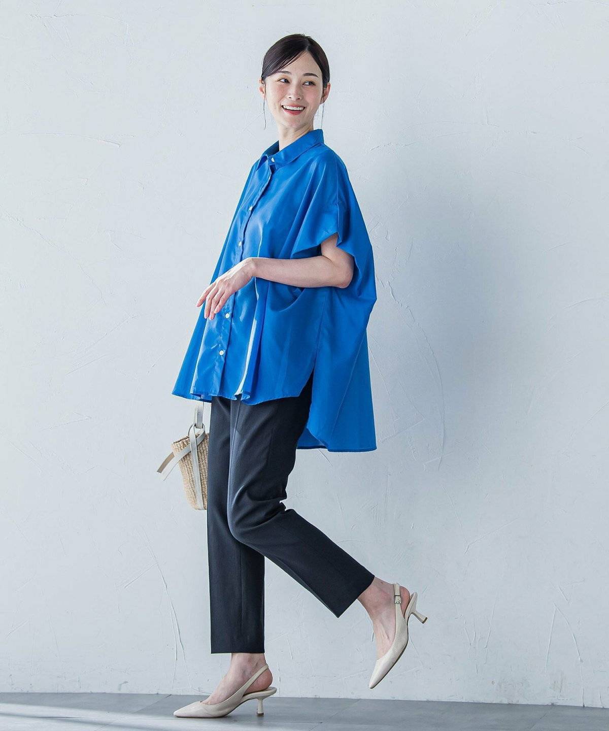 春コーデの女性