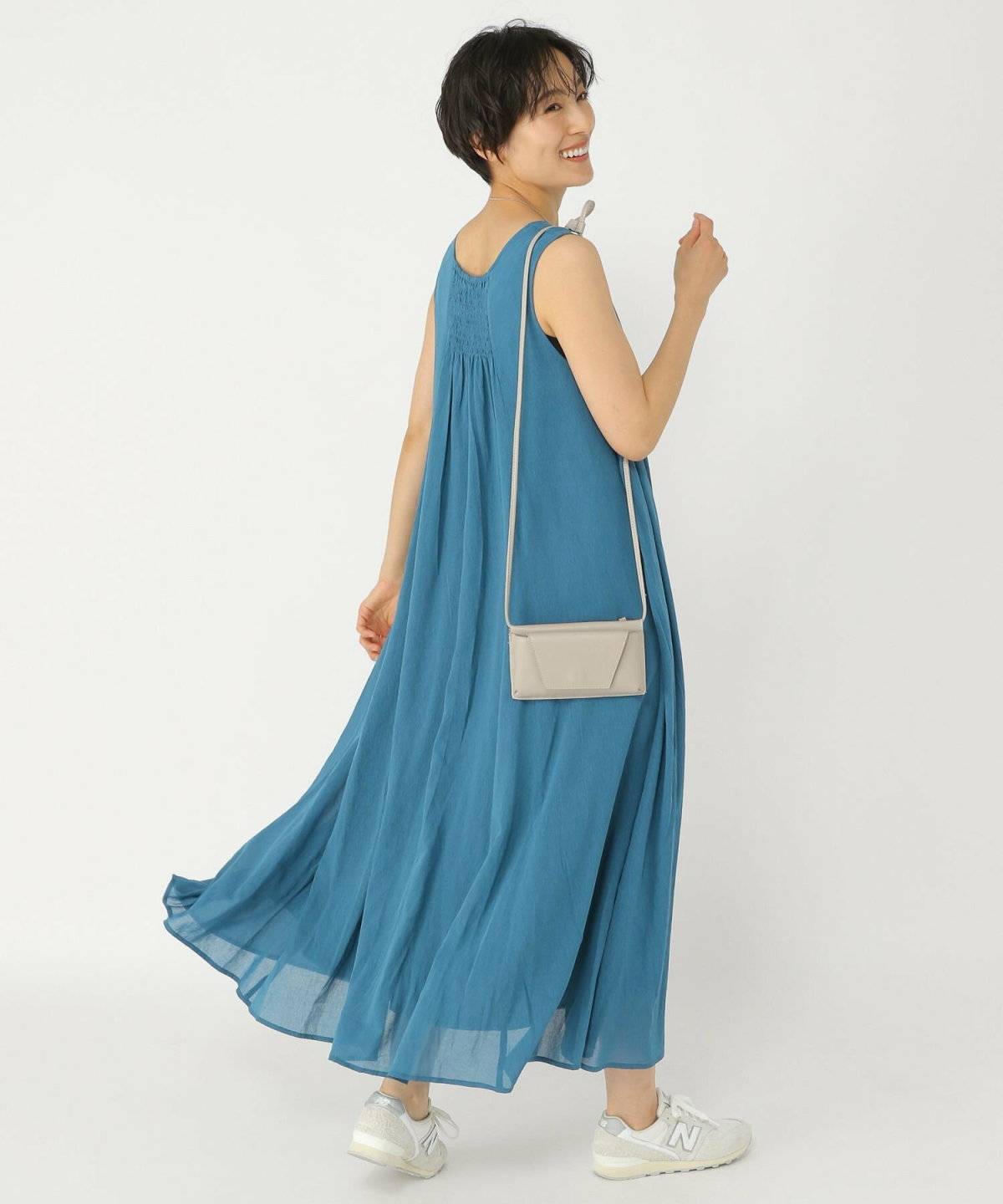 夏コーデの女性