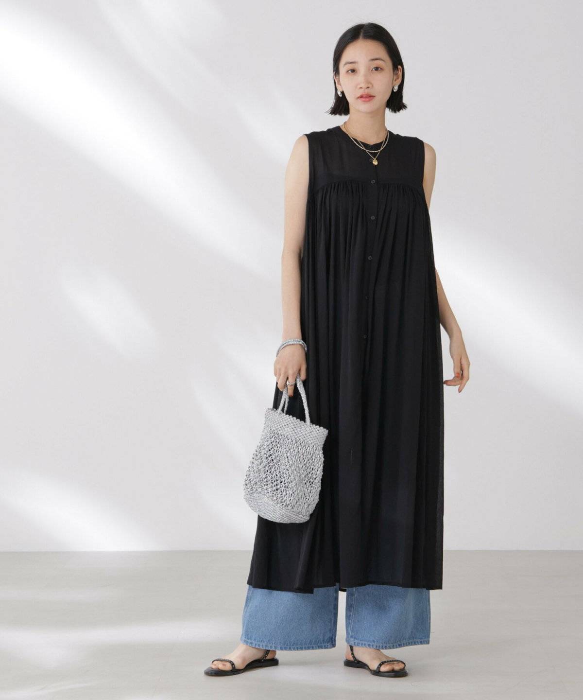 夏コーデの女性