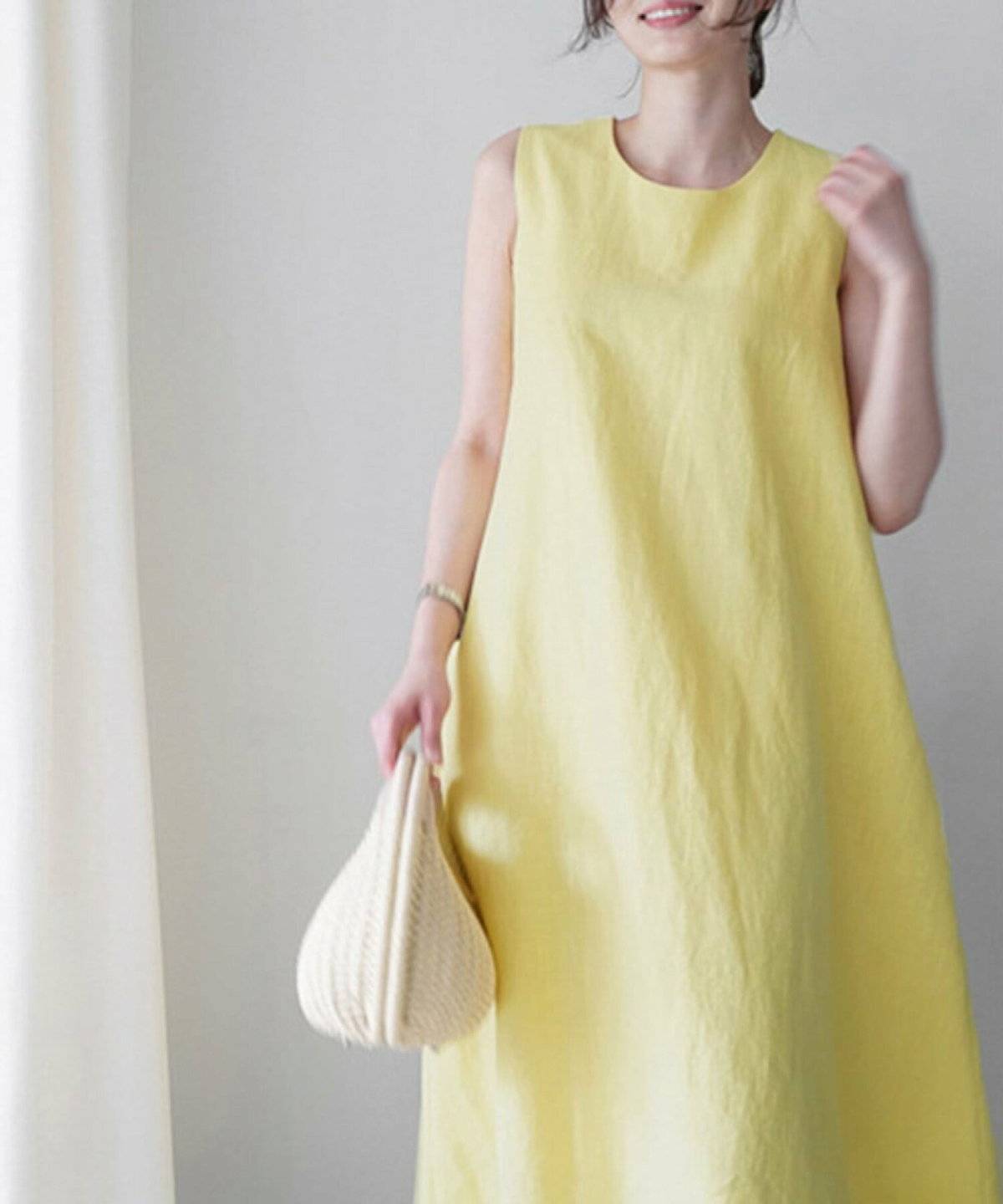 夏コーデの女性