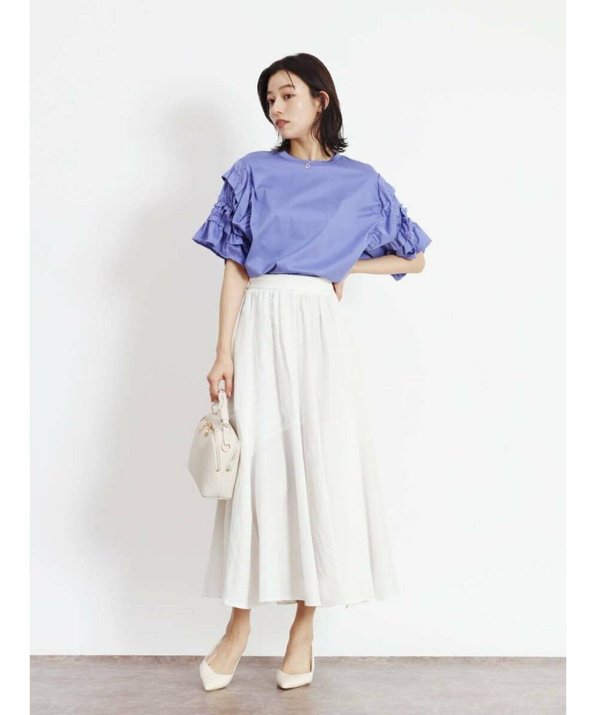 初夏コーデの女性