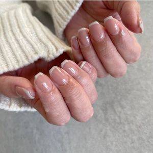 【2026年3月】トレンド感たっぷり。大人女子向けフレンチネイル5選