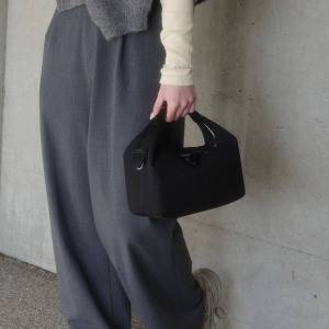 ミニマルなのに実用的。どんな装いにもすっと馴染む「REAIMER」のコラボ2WAY