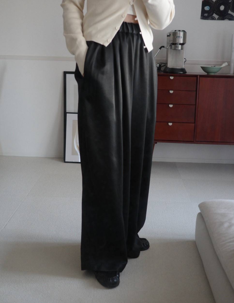タック入りサテンパンツ