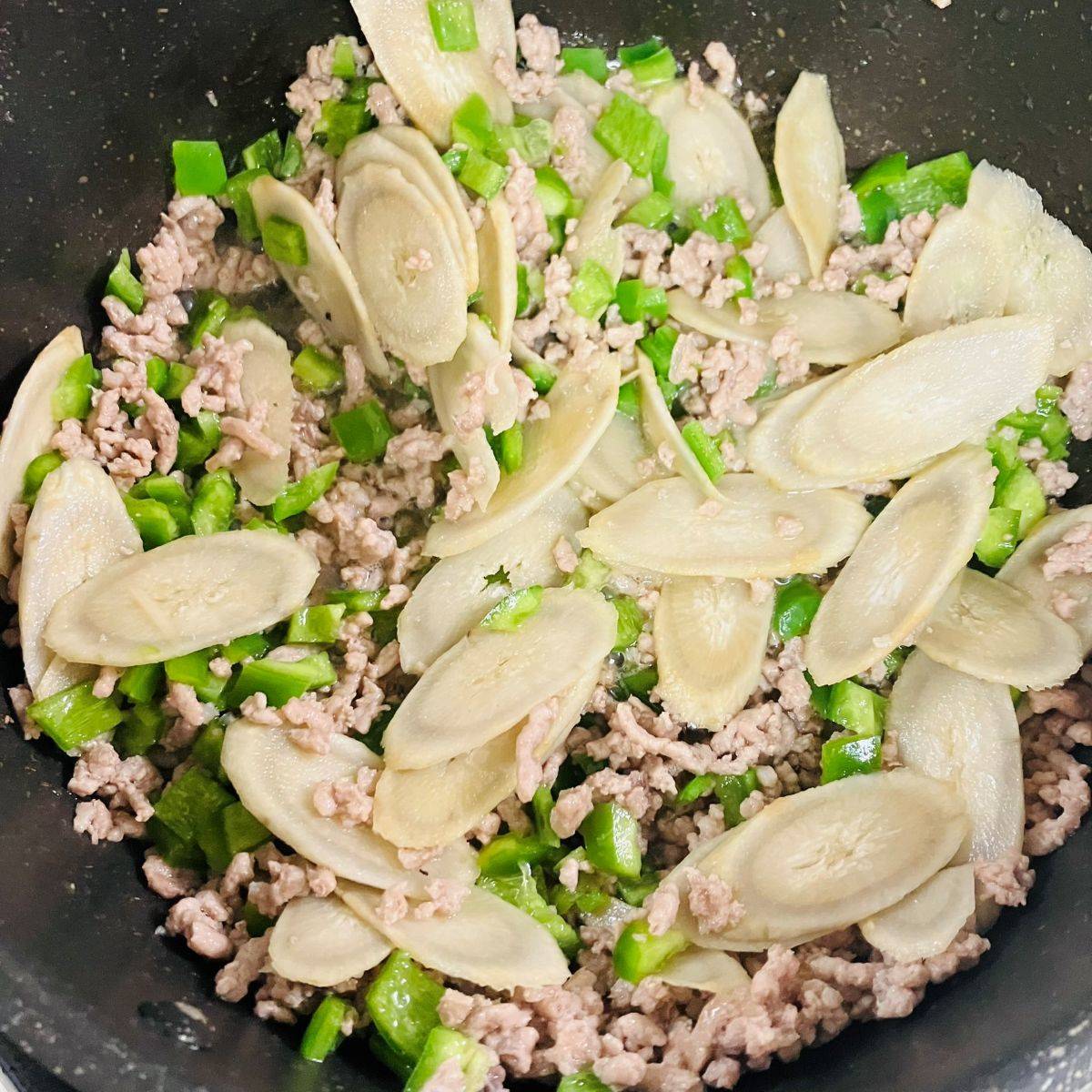 JAグループ公式の「牛蒡とニラのチャーハン」のレシピ