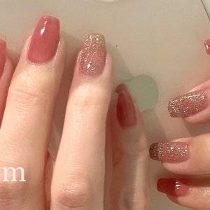 【2026年3月】春らしさ全開。大人女子向けオレンジピンクネイル5選