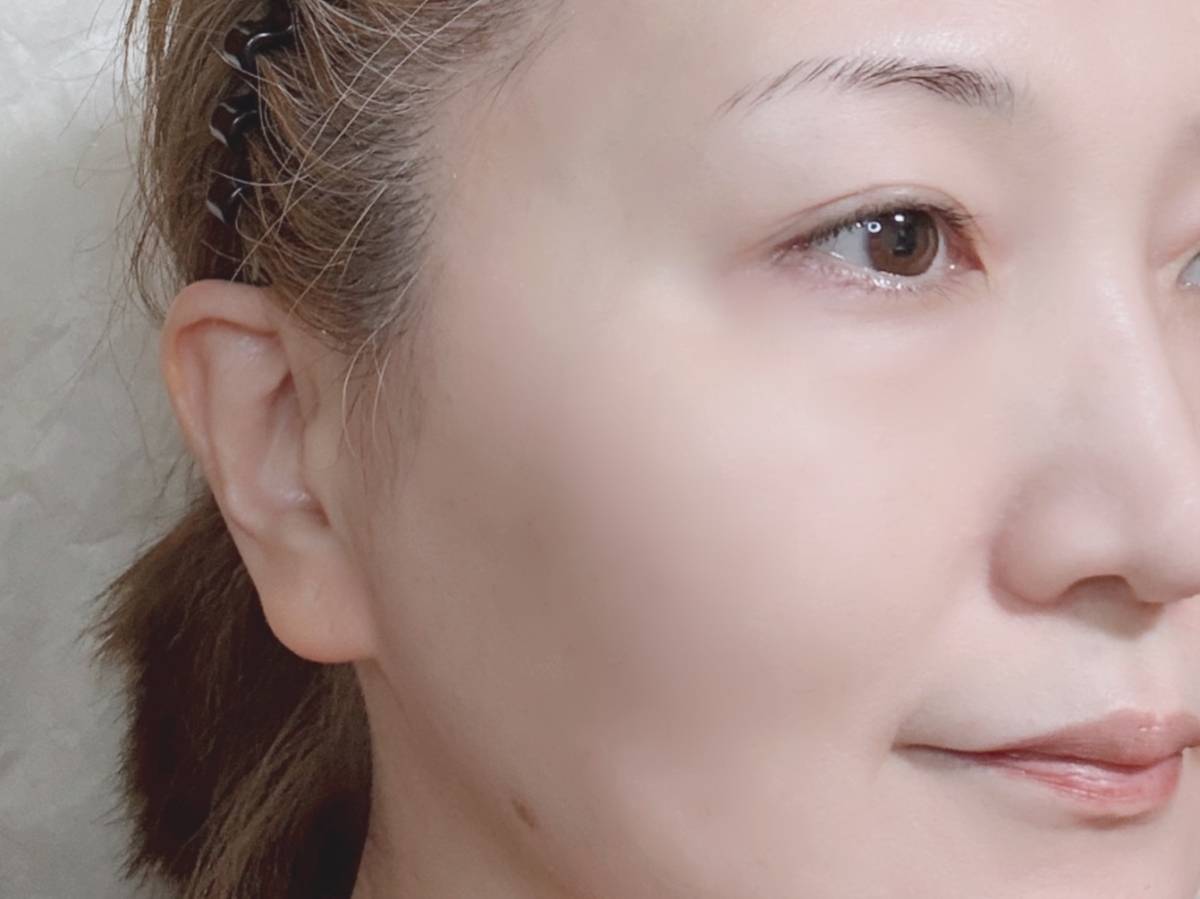 &nd by rom&nd アンドバイロムアンド Greige  グレージュ シリーズ メロウスキンリキッドファンデーション BE01ピュア 塗布後 筆者顔