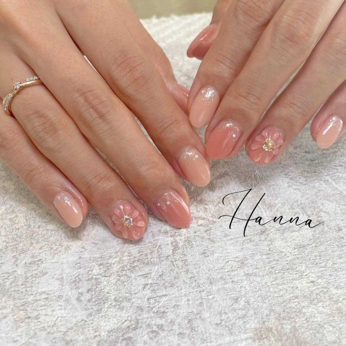 コーラルピンクネイル