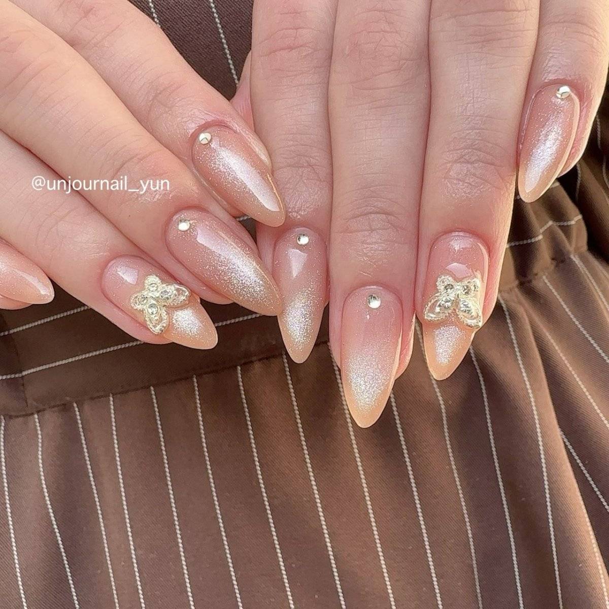 コーラルピンクネイル